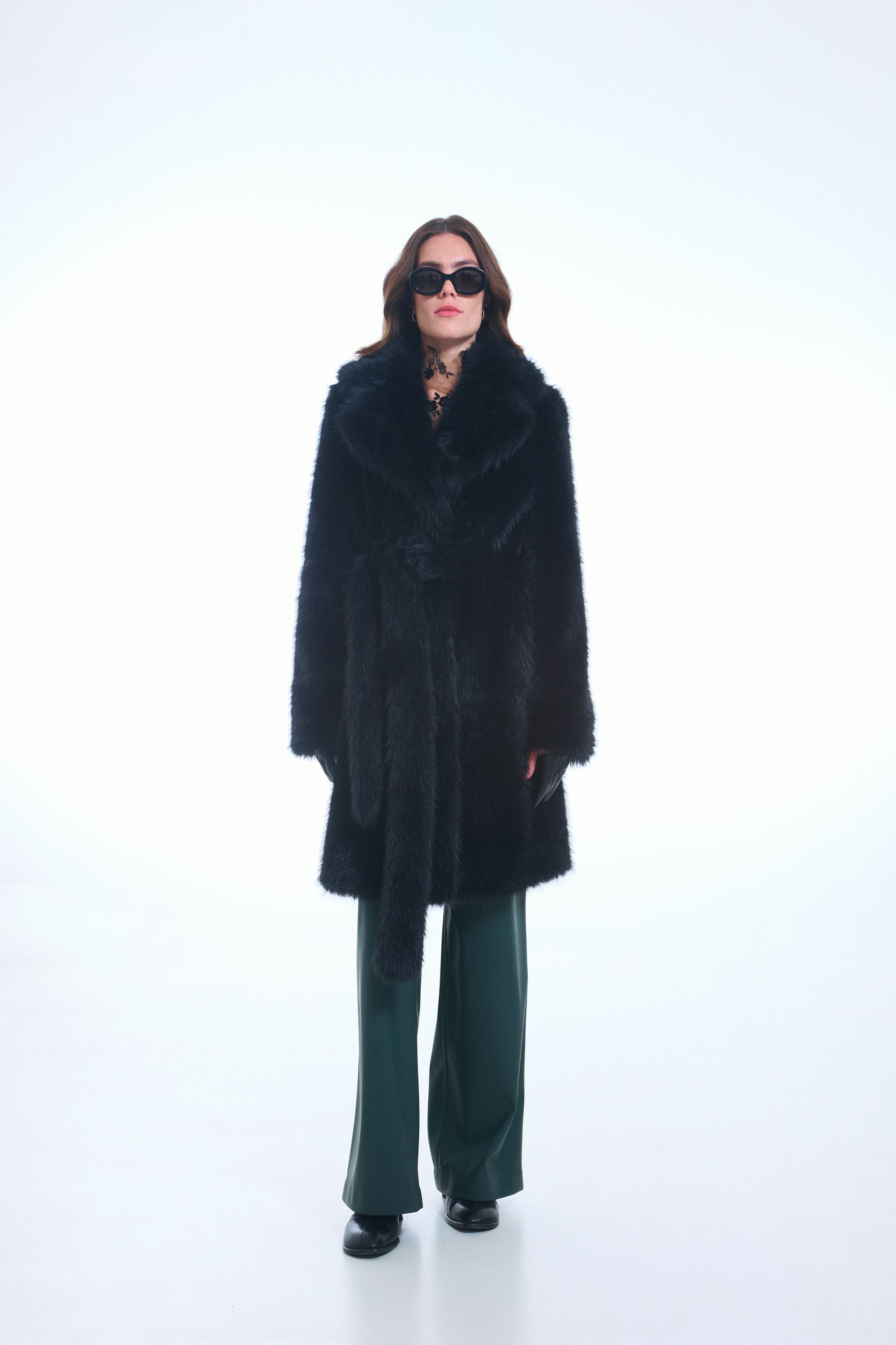 ПАЛЬТО ЖЕНСКОЕ ИЗ ИСКУССТВЕННОГО МЕХА 9-1980