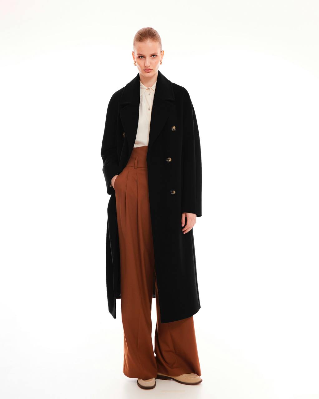 Черное пальто: