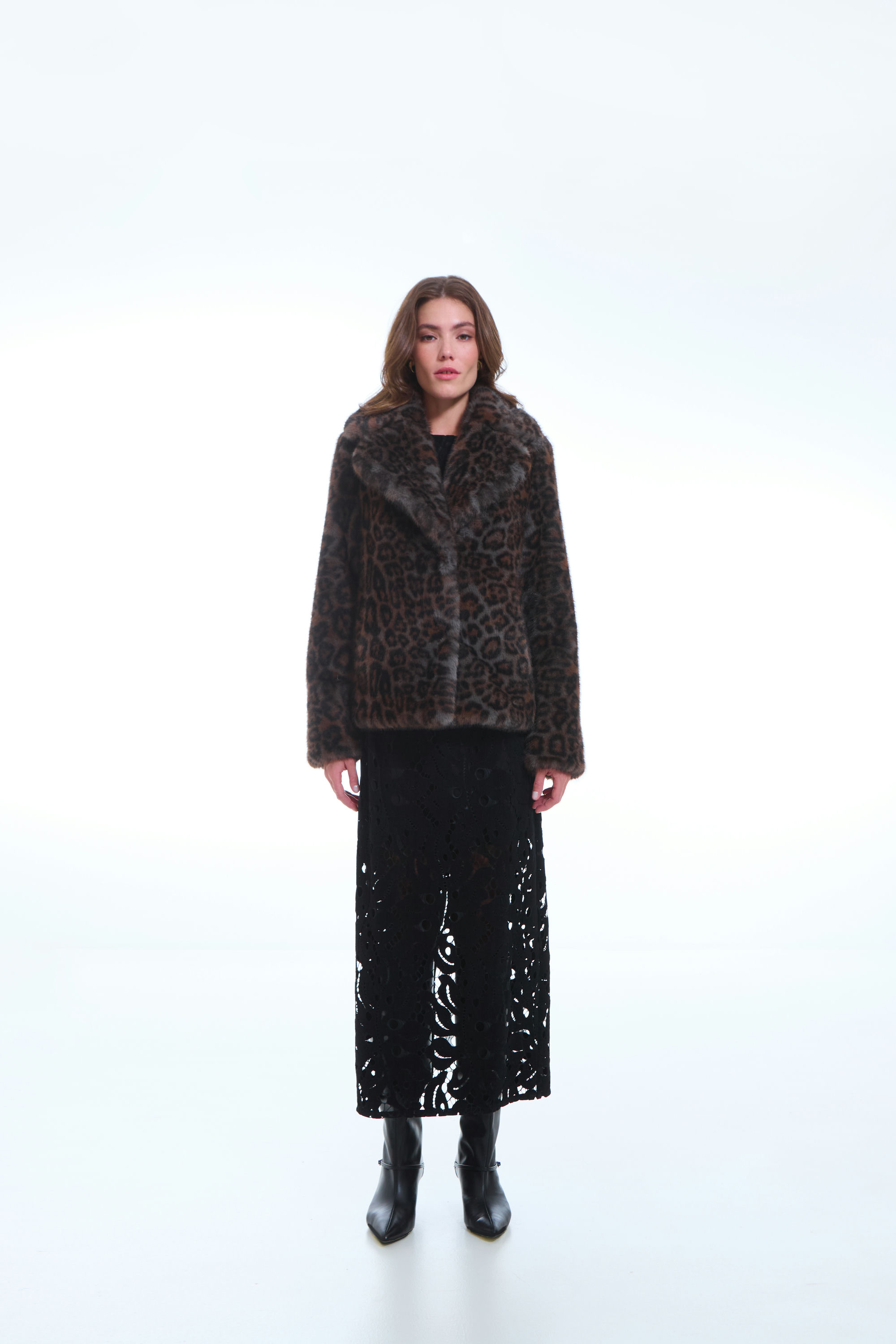 ПАЛЬТО ЖЕНСКОЕ ИЗ ИСКУССТВЕННОГО МЕХА 9-1647