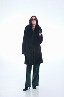 ПАЛЬТО ЖЕНСКОЕ ИЗ ИСКУССТВЕННОГО МЕХА 9-1980. Фото 3.